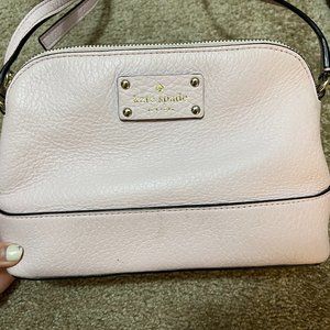 Kate Spade Hanna Southport ave Pebbled Leather Dome Crossbody Bag in Chalk Pink